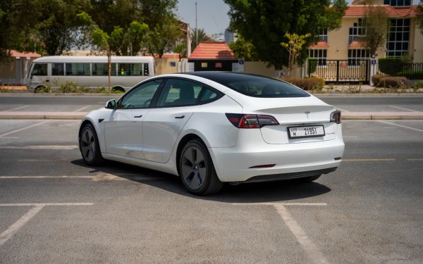  White Tesla Model 3 Photo 5